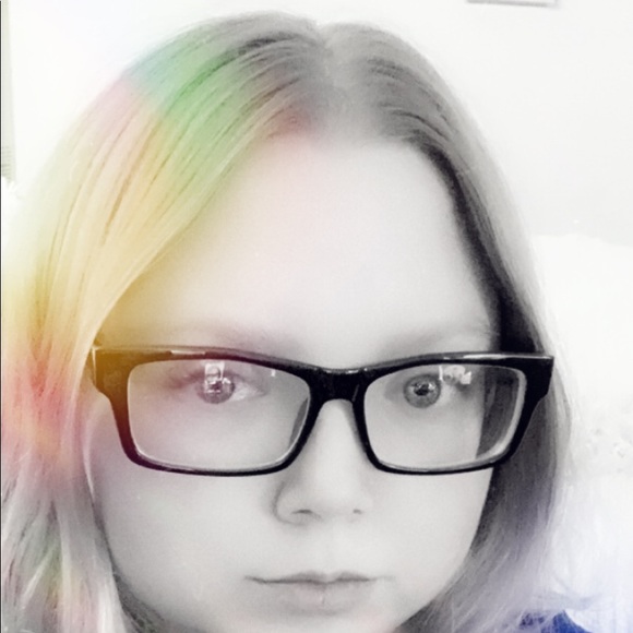 Meet your Posher, Amanda - Picture 2 of 2